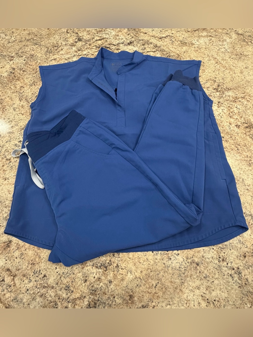Figs Women’s Blue Scrub Set Size M Raffaella Top & Jogger Pants